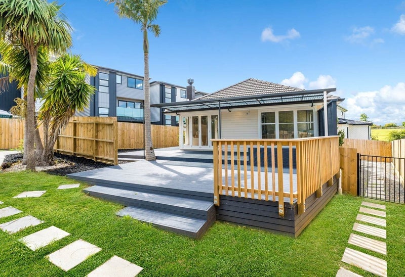93 Kervil Avenue, Te Atatu Peninsula, Auckland - Carousel 1