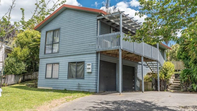 15 Oakley Avenue, Claudelands, Hamilton - Carousel 1