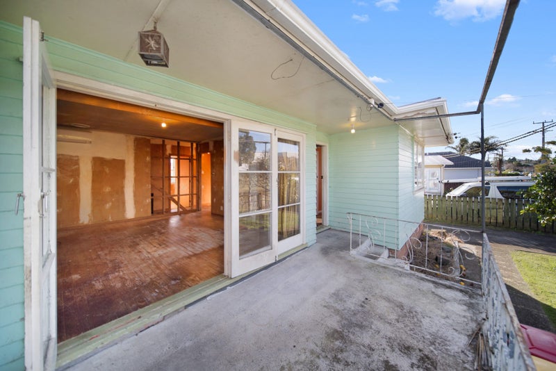 31 Sterling Avenue, Manurewa East, Auckland - Carousel 2