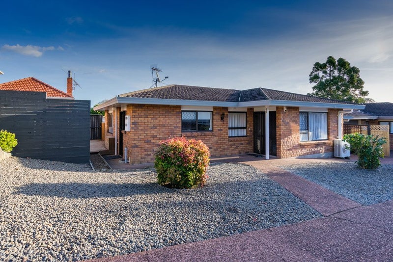2/69 Stamford Park Road, Mount Roskill, Auckland - Carousel 1