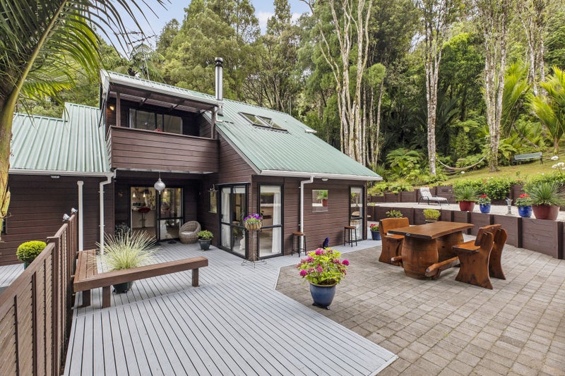 422 Scenic Drive, Waiatarua, Auckland - Carousel 1