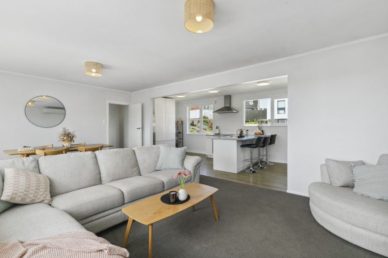 5 Oswald Crescent, Paparangi, Wellington - Carousel 2
