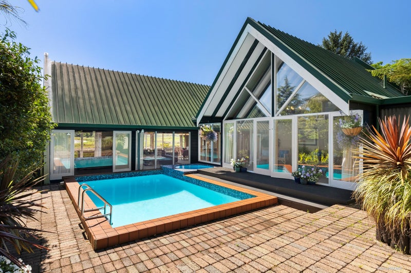 8 Alderton Place, Opaheke, Papakura - Carousel 1