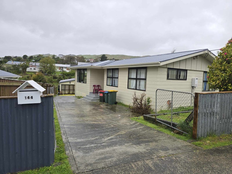 144 Driver Crescent, Cannons Creek, Porirua - Carousel 1