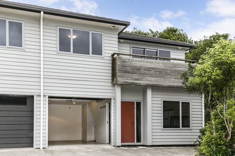 12 Ted Gilberd Place, Newlands, Wellington - Carousel 1