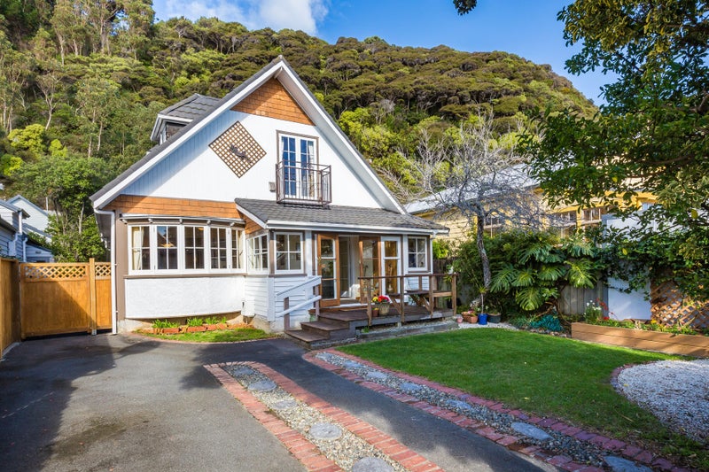 123 Muritai Road, Eastbourne, Lower Hutt - Carousel 1