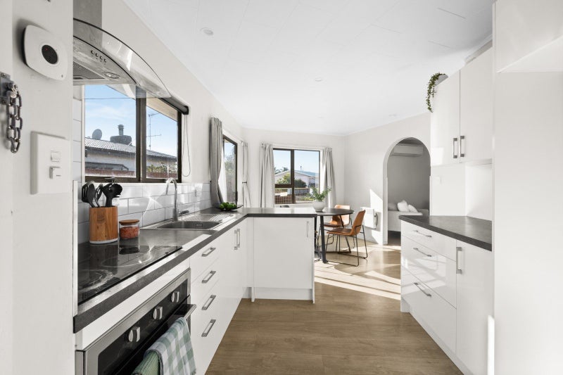 27 Elliott Street, Taradale, Napier - Carousel 1