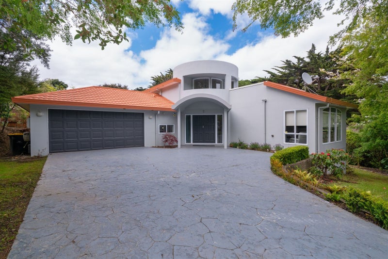 2 Joseph Banks Drive, Whitby, Porirua - Carousel 1