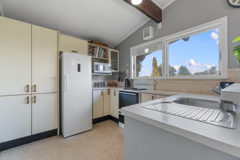 5 Joanna Place, Deanwell, Hamilton - Carousel 2