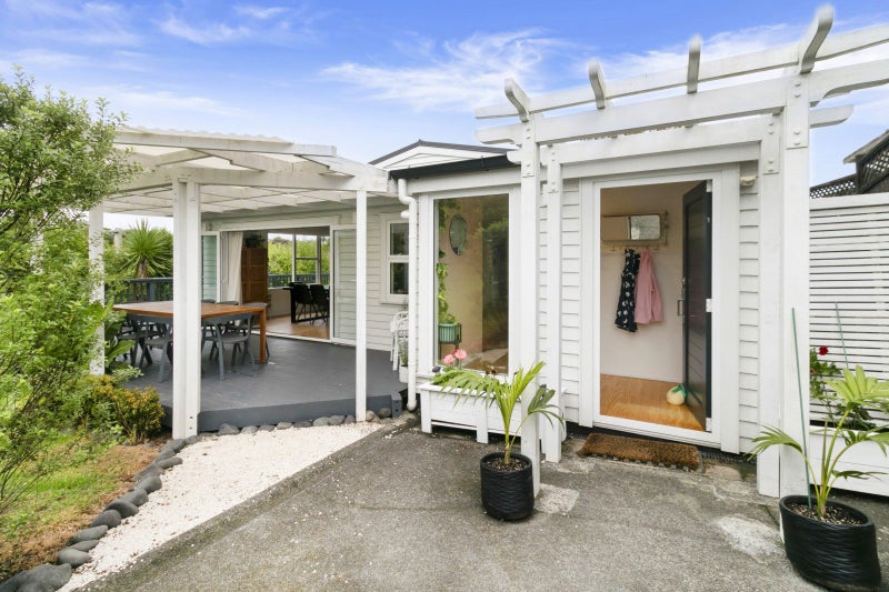 12 Park Hill Road, Birkenhead, Auckland - Carousel 2