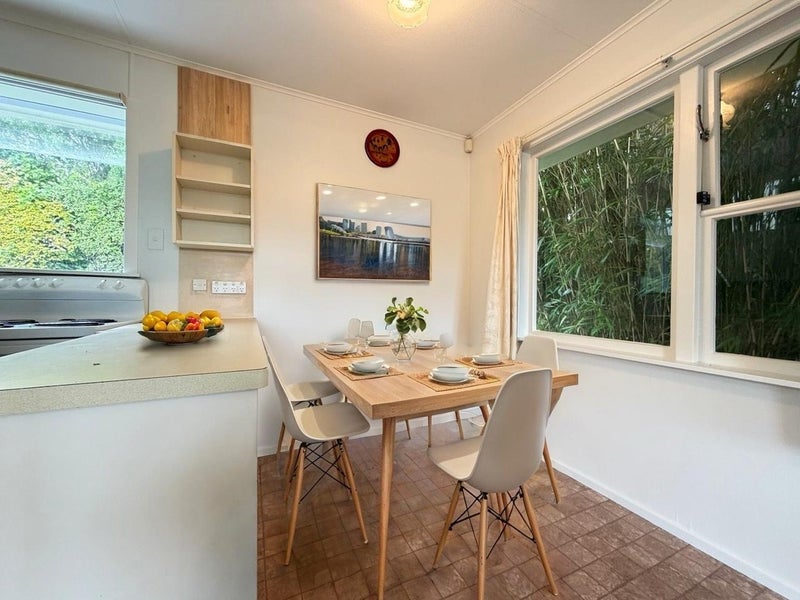 31 Kahikatea Grove, Paparangi, Wellington - Carousel 2