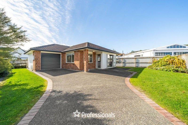17 Woodland Mews, Wainuiomata, Lower Hutt - Carousel 1