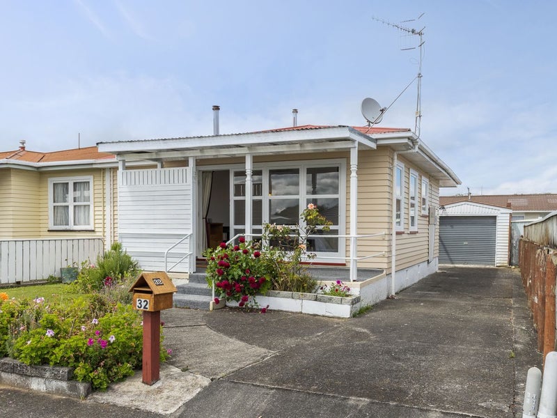 32 Kent Street, Levin, Levin - Carousel 1