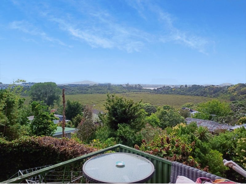 12 Deuxberry Avenue, Northcote, Auckland - Carousel 1