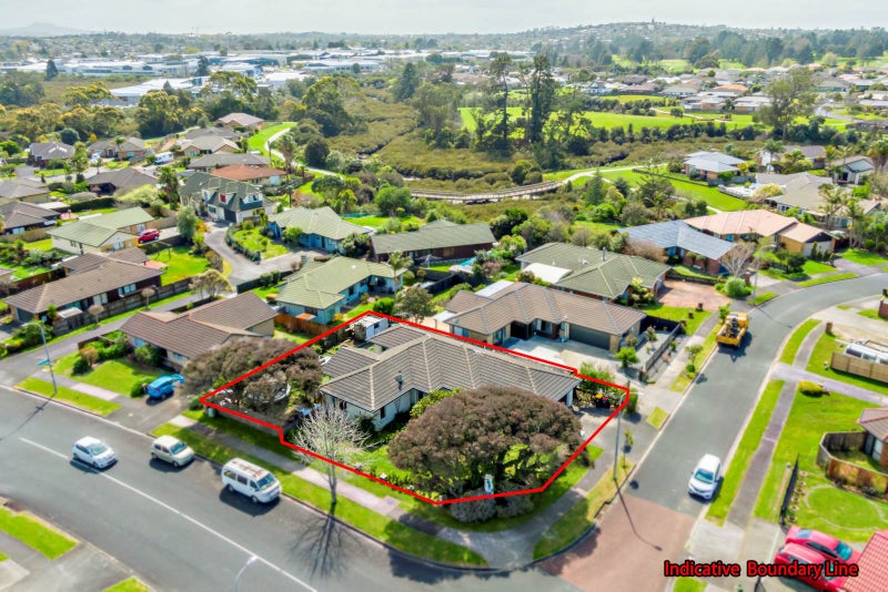 2 Robina Court, Burswood, Auckland - Carousel 1