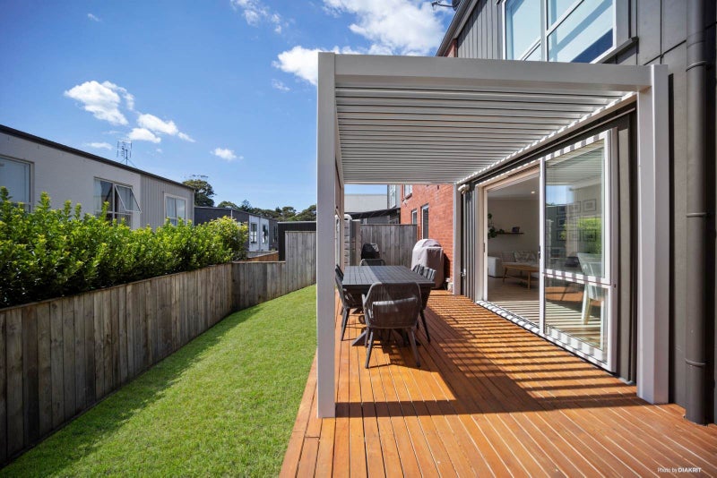 9 Orowaru Avenue, Massey, Auckland - Carousel 2