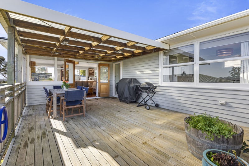 16 Pine Avenue, Henderson, Auckland - Carousel 2