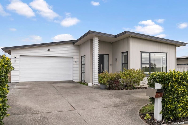 51 Kahawairahi Drive, Beachlands, Auckland - Carousel 1