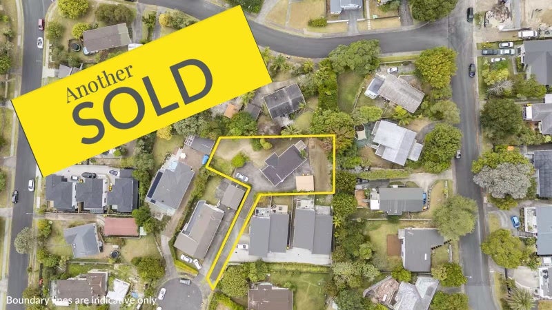 8 Neilon Place, Northcross, Auckland - Carousel 1