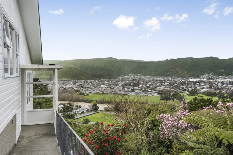 12 Sunshine Crescent, Kelson, Lower Hutt - Carousel 25