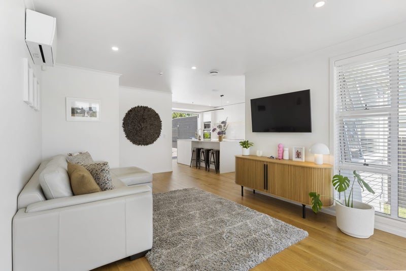 21 Tamariki Avenue, Kelston, Auckland - Carousel 2