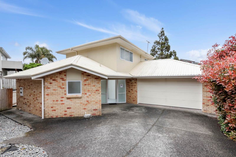 2/3 Oystergrove Road, West Harbour, Auckland - Carousel 1