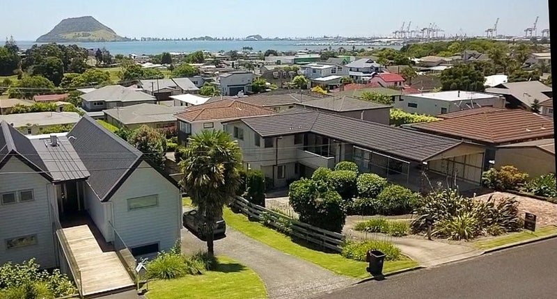 20 Seaview Road, Otumoetai, Tauranga - Carousel 2