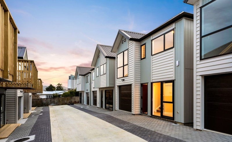 2/33 Buscomb Avenue, Henderson, Auckland - Carousel 14