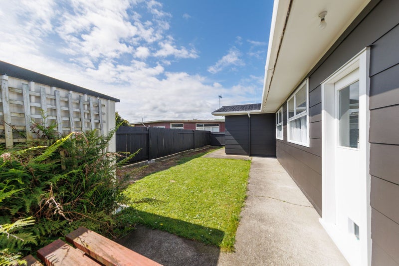5 Westhaven Grove, Takaro, Palmerston North - Carousel 13