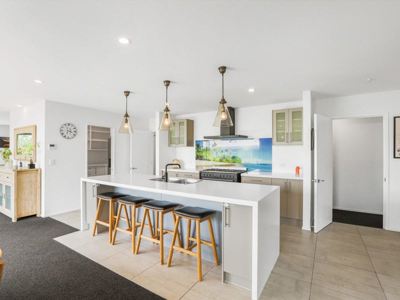 8 Laing Crescent, Heathcote Valley, Christchurch - Carousel 1