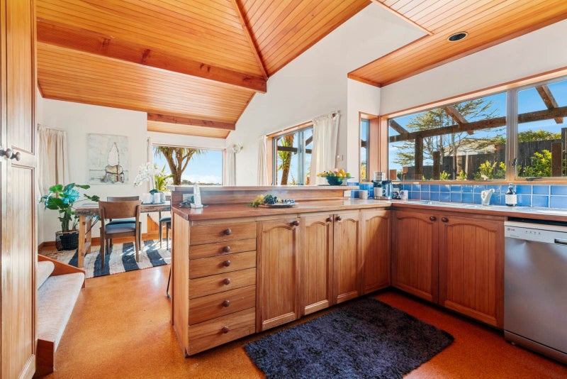 2/287 East Coast Road, Mairangi Bay, Auckland - Carousel 24