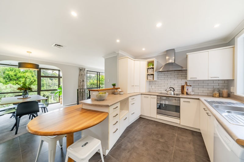 5 Winchester Avenue, Pinehaven, Upper Hutt - Carousel 1