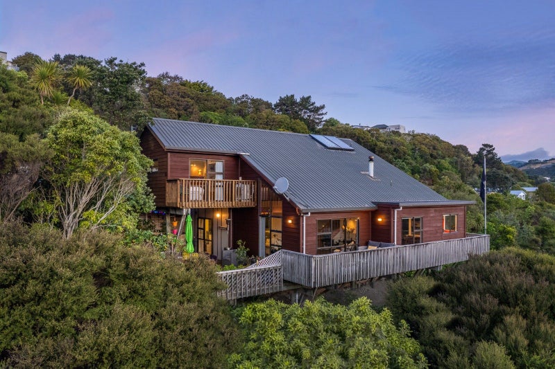 72 Leeward Drive, Whitby, Porirua - Carousel 1