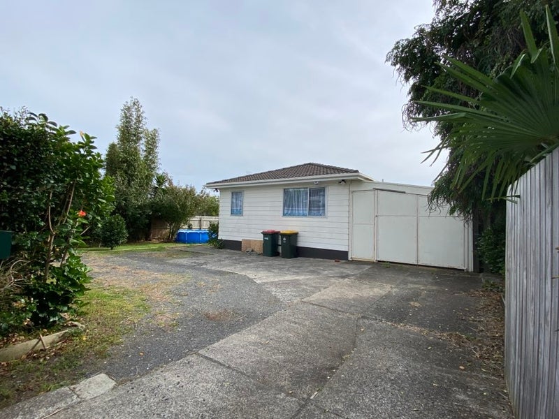 11 Gibbons Road, Weymouth, Auckland - Carousel 2