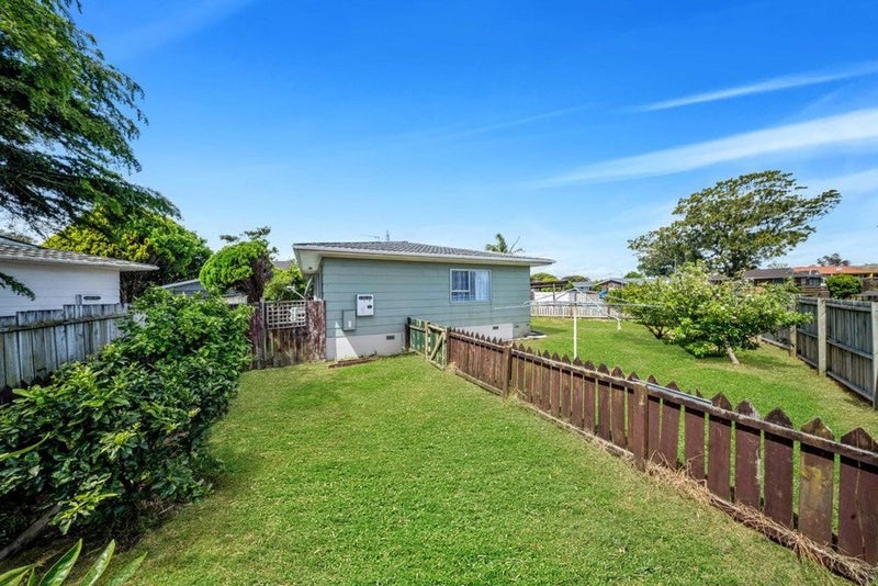 1/23 Challen Close, Conifer Grove, Takanini - Carousel 2
