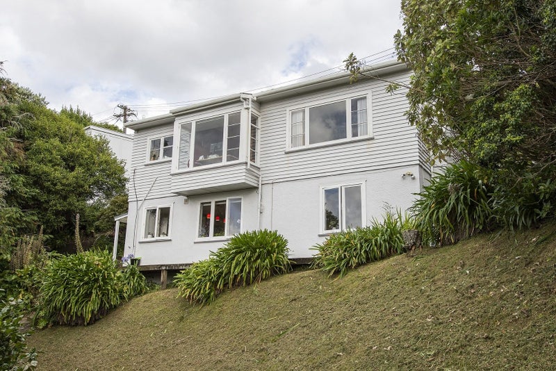 15 Mertoun Terrace, Highbury, Wellington - Carousel 1