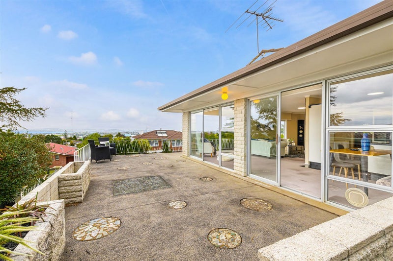 2 Keegan Drive, Massey, Auckland - Carousel 2