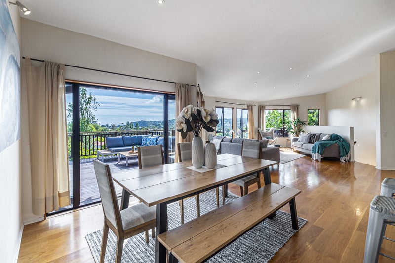 10 Huruhi Road, Oneroa, Waiheke Island - Carousel 1