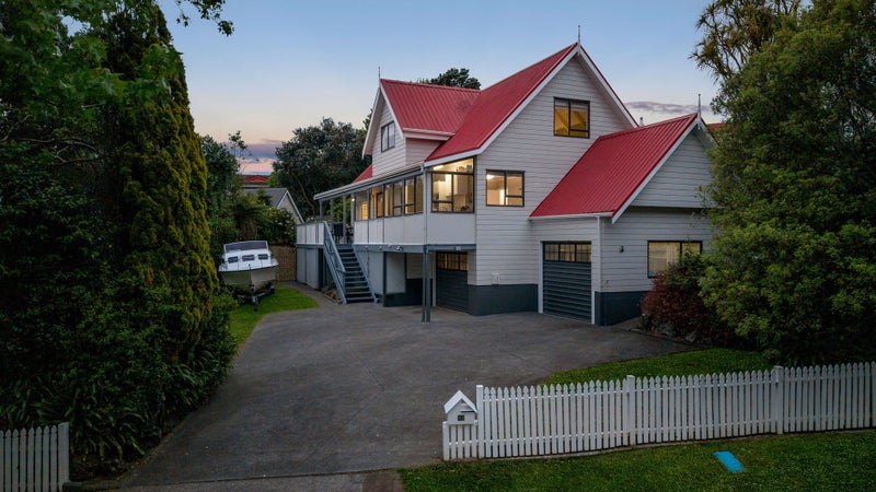 33 Orinda Close, Botany Downs, Auckland - Carousel 1