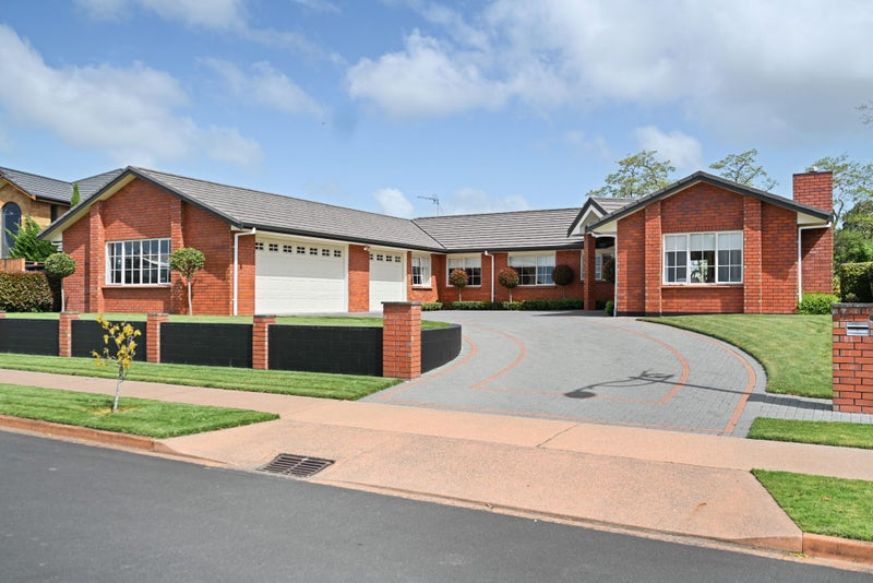 12 Raungawari Drive, Huntington, Hamilton - Carousel 1