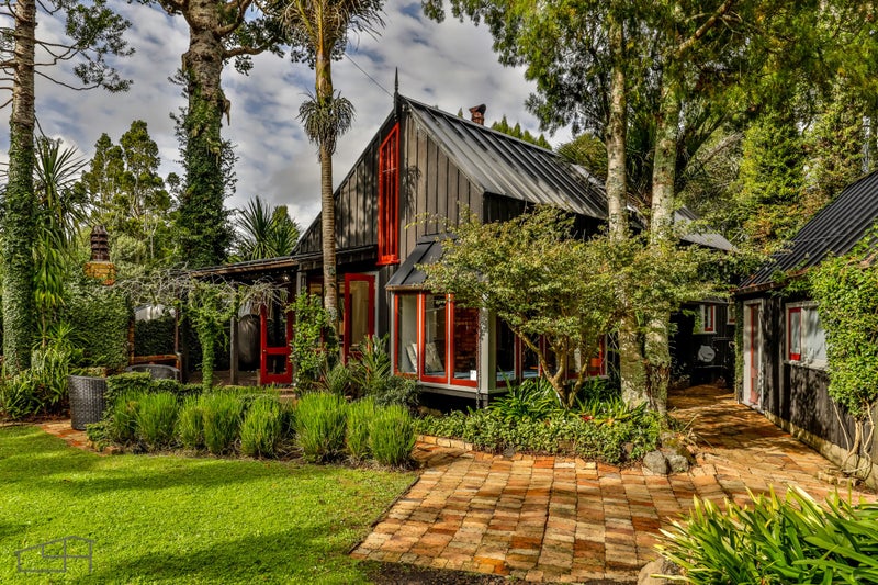 24 Hollywood Avenue, Titirangi, Auckland - Carousel 2