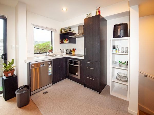 2/11 Gordon Place, Newtown, Wellington - Carousel 1