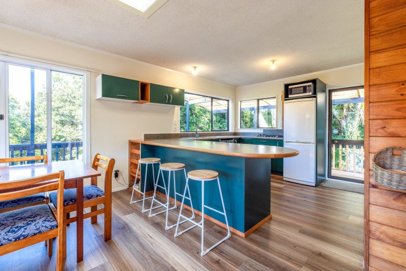 11A Beatty Parade, Surfdale, Waiheke Island - Carousel 1