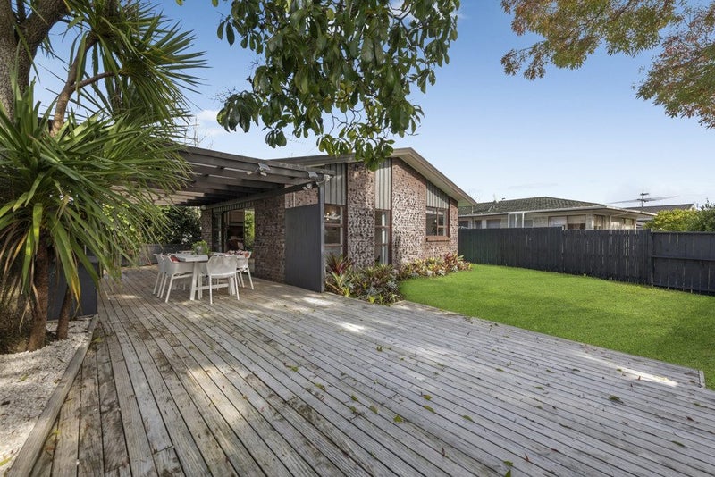 1/70 Mirrabooka Avenue, Botany Downs, Auckland - Carousel 1