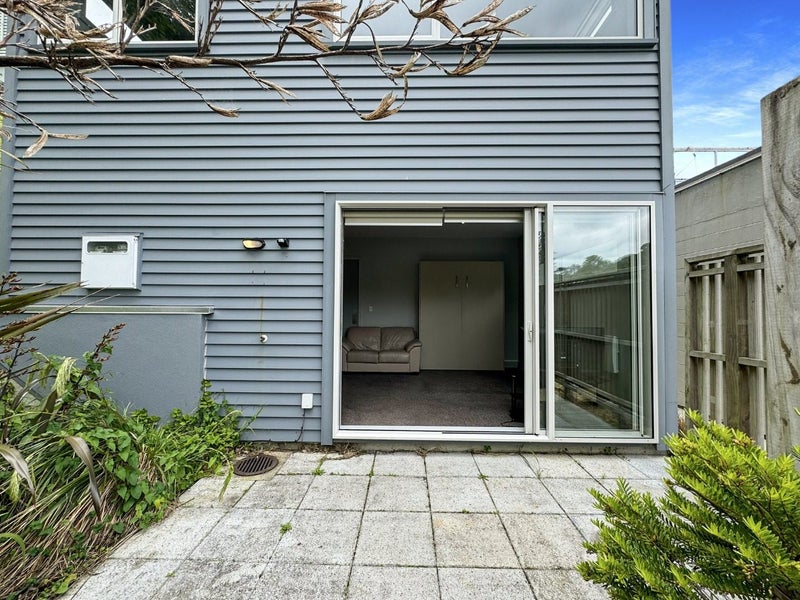 24A Glenmore Street, Thorndon, Wellington - Carousel 1
