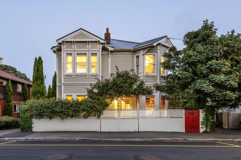 54 Hobson Street, Thorndon, Wellington - Carousel 1