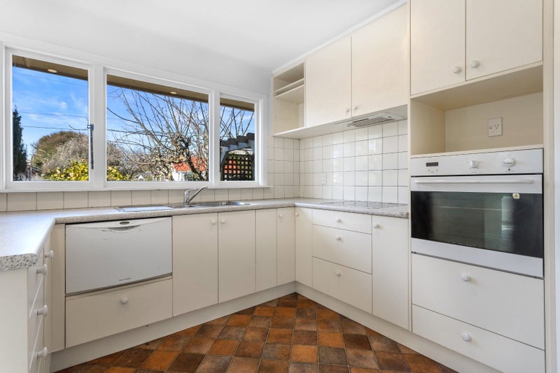 18 Bond Street, Waltham, Christchurch - Carousel 2
