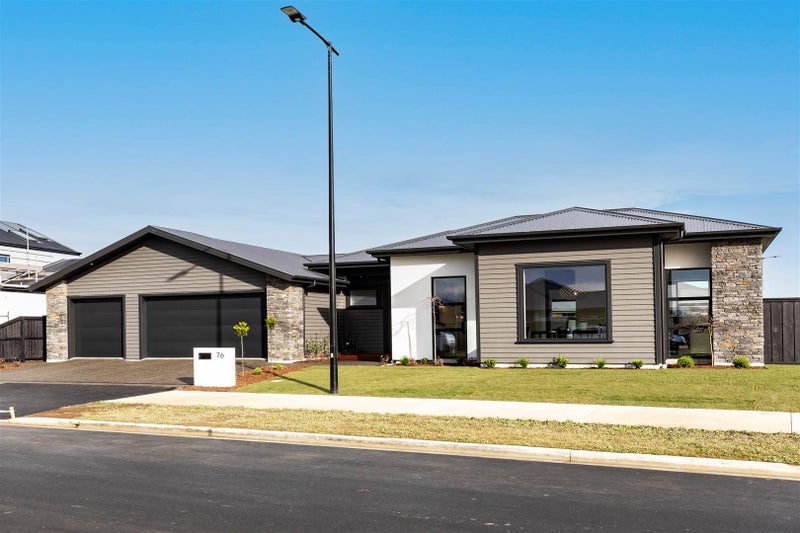 76 Whitehorn Drive, Lincoln, Lincoln - Carousel 1
