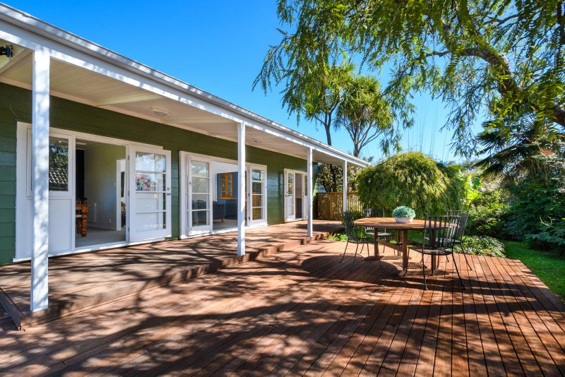 4 Tasman Avenue, Henderson Valley, Auckland - Carousel 2