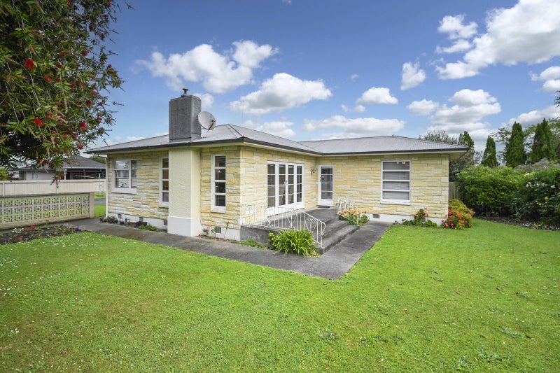 1413 Caroline Road, Mayfair, Hastings - Carousel 1